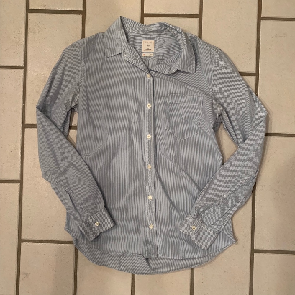 GAP Women’s Blue and White Striped Button Down